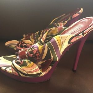 Awesome vintage Pucci slides.  Retro & Fabulous!